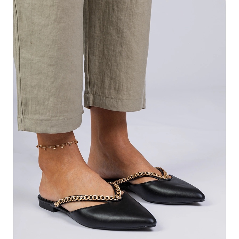 Crni elegantni flip -flops ukrašen lancem crno 2