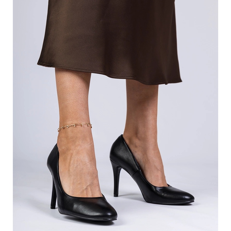 Crne klasične pumpe na visokoj peti crna 1