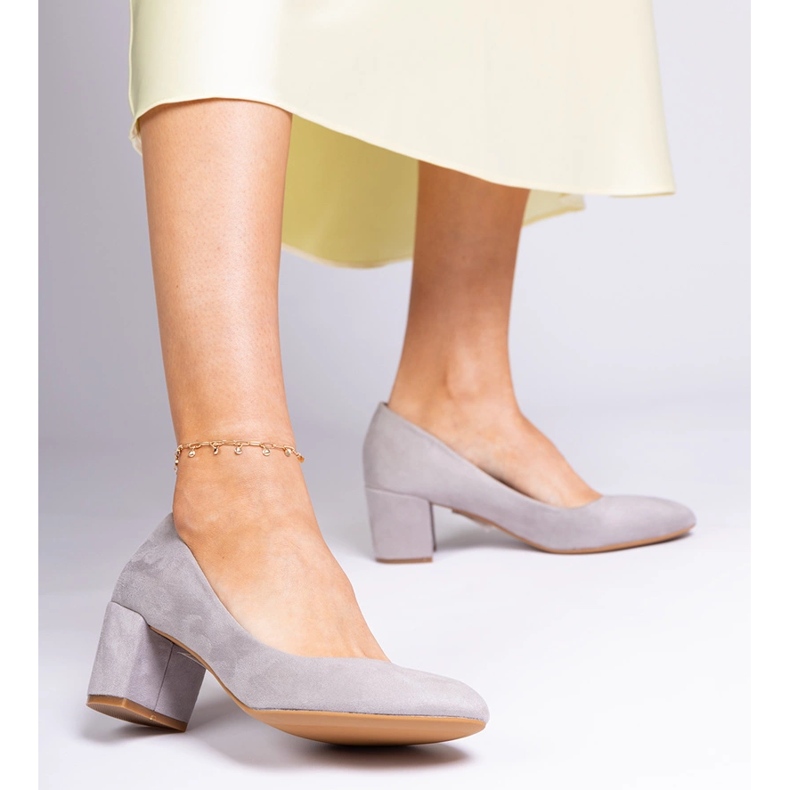 Sive klasične pumpe na postu od Ekozamsz siva 1