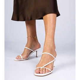 Bijeli elegantni flip jahuri na visokoj peti bijela 1