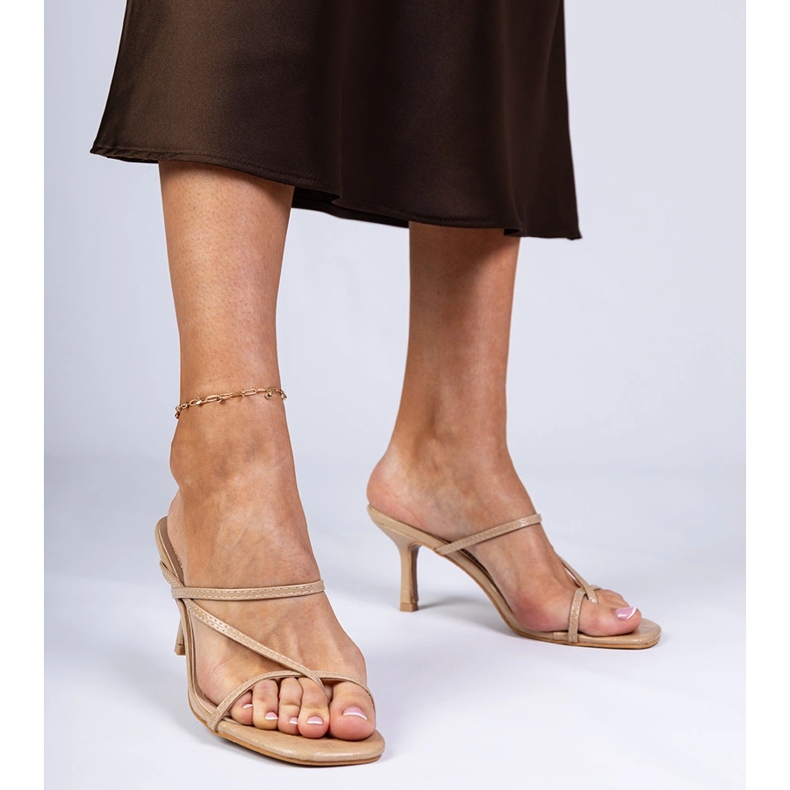 Bež elegantni flip flops na visokoj peti 1