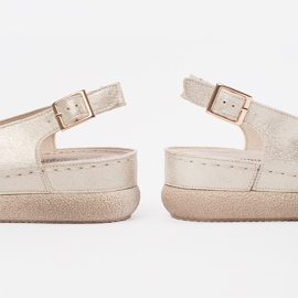 Goodin Zlatne sandale s kožnim uloškom zlatni 1