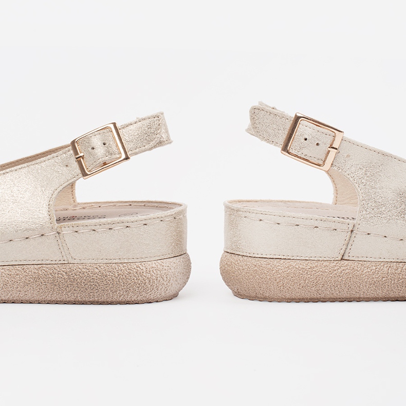 Goodin Zlatne sandale s kožnim uloškom zlatni 1