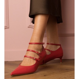 Crvene pumpe na niskoj gomili s kopčama crvena 1