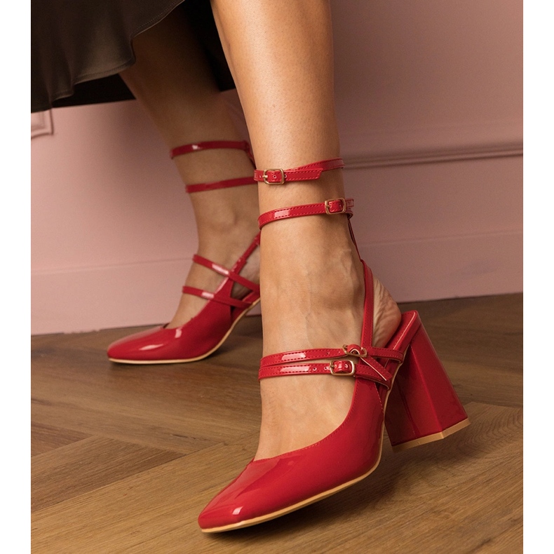 Crvene pumpe lakirane na posta crvena 2