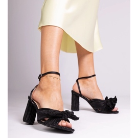 Crne sandale s lukom na bloku crna 1