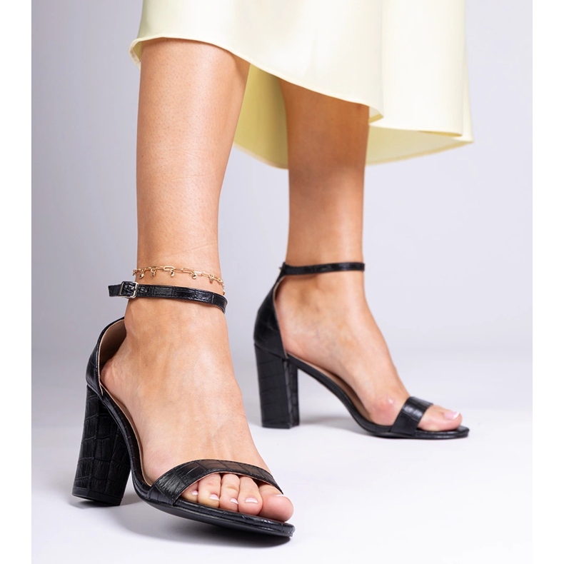 Crne sandale na postu crno 1