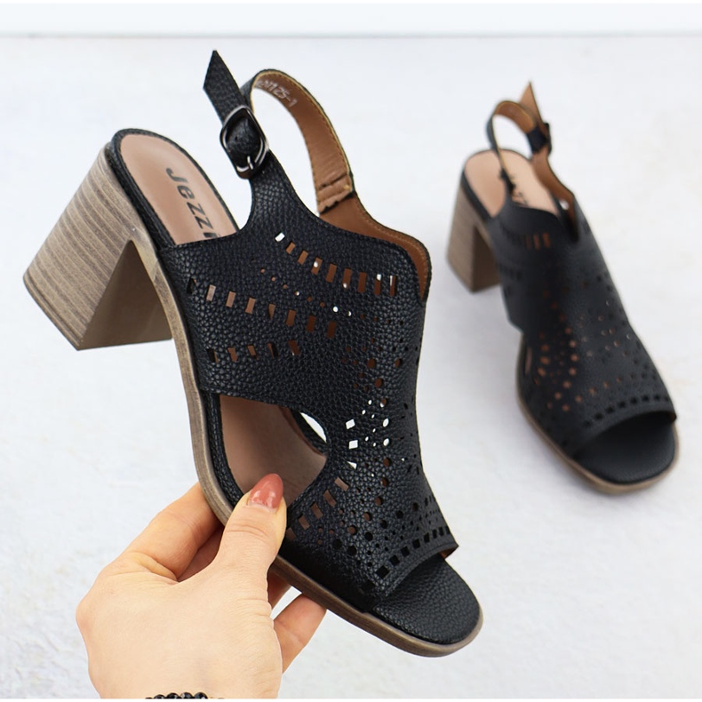 Ženske sandale s otvorenim crnim jezzi 24125 crna 1