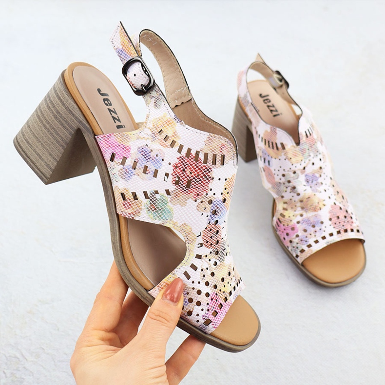 Ženske otvorene sandale s cvijećem Jezzi 24125 ružičasta 1