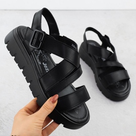 Ženske kožne sandale na platformi Roman Black Jezzi 8716 crno 1