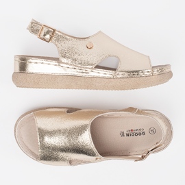 Goodin Zlatne ravne sandale s kopčom zlatna 1