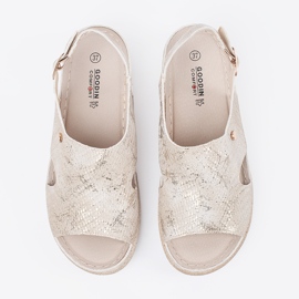 Goodin Ravne sandale s kopčama Taupe bež 1