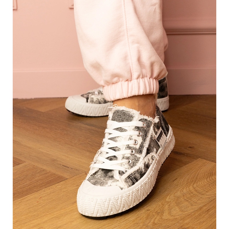 Crne ženske tenisice Sportske tenisice crno 2