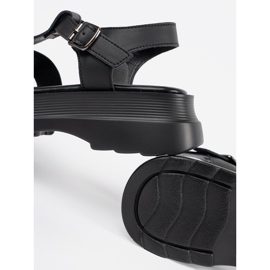 Goodin Crne sandale na gustom potplatu crno 1