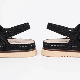 Goodin Crne sandale sa zlatnim elementima crna 2