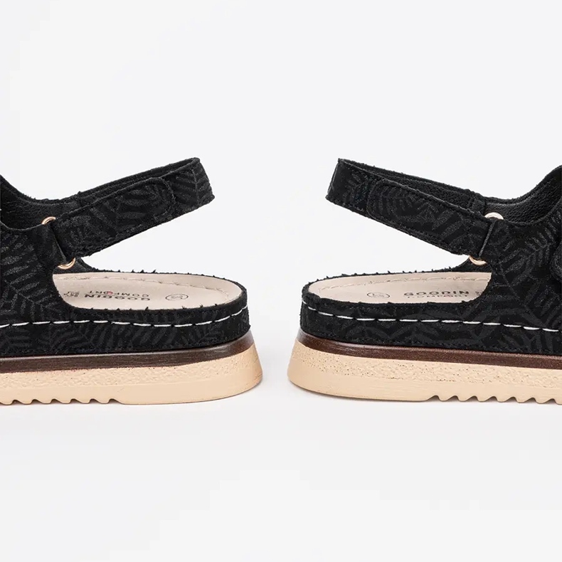 Goodin Crne sandale sa zlatnim elementima crno 2