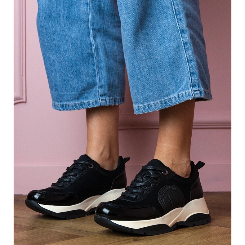 Crne ženske sportske tenisice crno 1