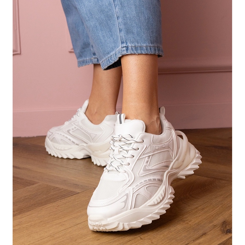 Bijele sportske tenisice na gustom potplatu bijela 1