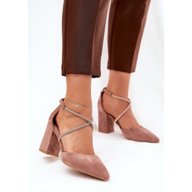 Pumpe s šiljastim nožnim prstima i ukrašene pruge na tamnoj postaji bež 2