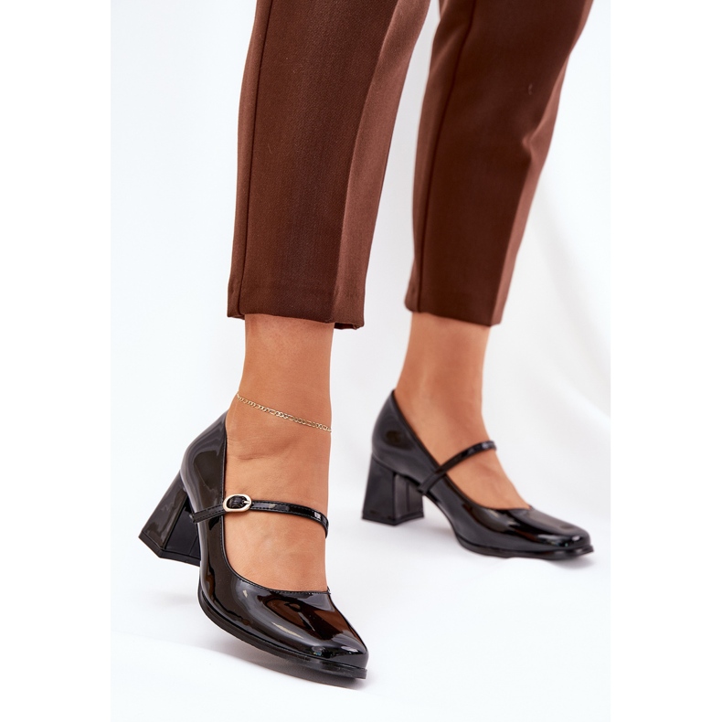 Oslikane pumpe na posta s pojasom i kopča crne boje crno 2