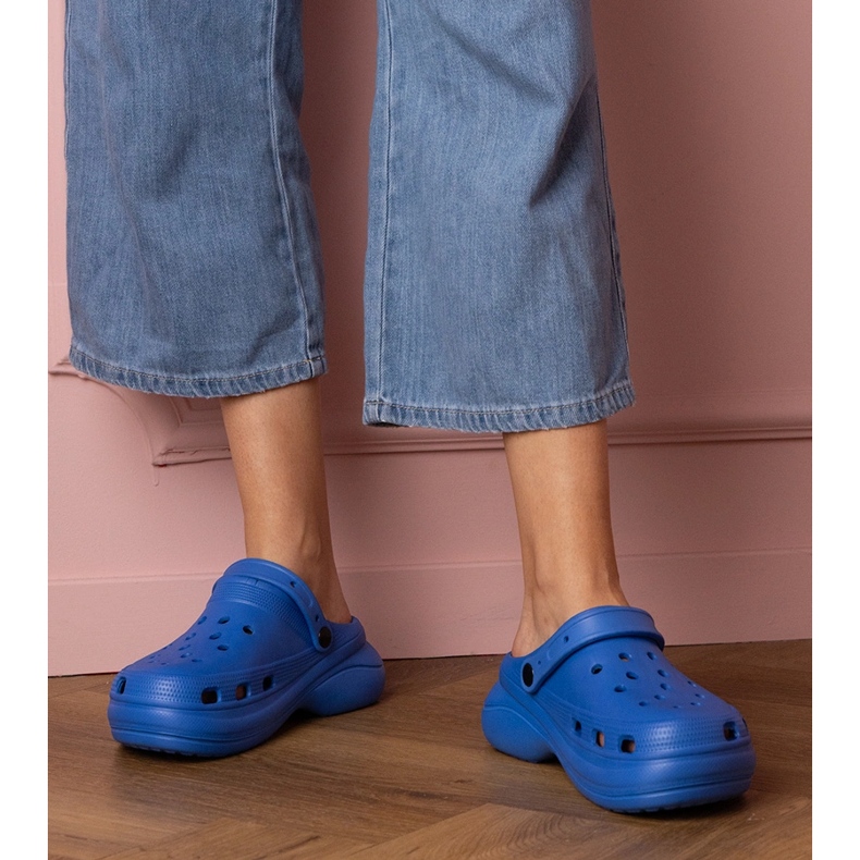 Plava izgrađena -Up flip flops na platformi 1