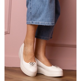 Bijele cipele na platformi s cirkonom ukrasom bijela 1