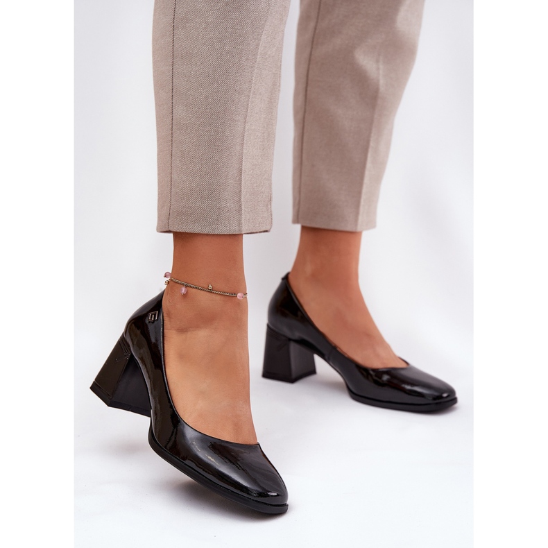 Kožne lakirane pumpe na crnoj posta Vinceza 91130 crna 2
