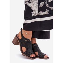 Otvorene ženske sandale na stupu crno 1