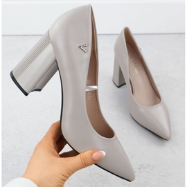 Ženske pumpe na ukrasnom sivom stupu Vinceza 62220 siva 1