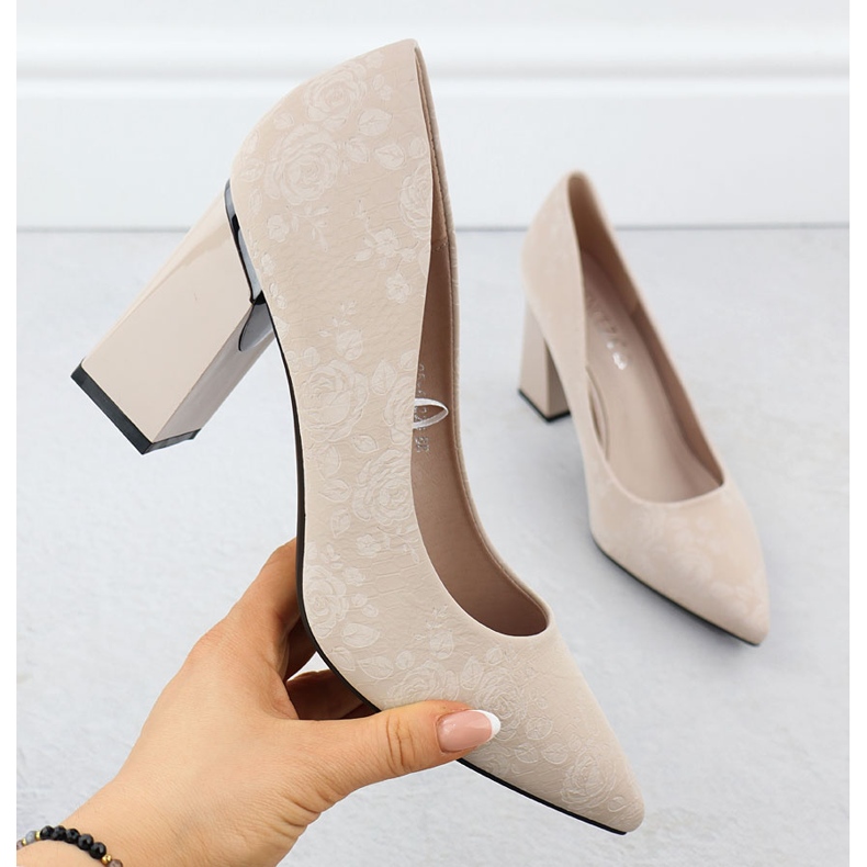 Ženske pumpe s cvijećem na Vinceza 62223 Beige Post bež 1