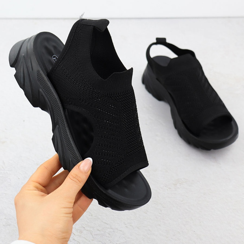 Izgrađene ženske sandale -u crnom Potocki TO90302 crna 1