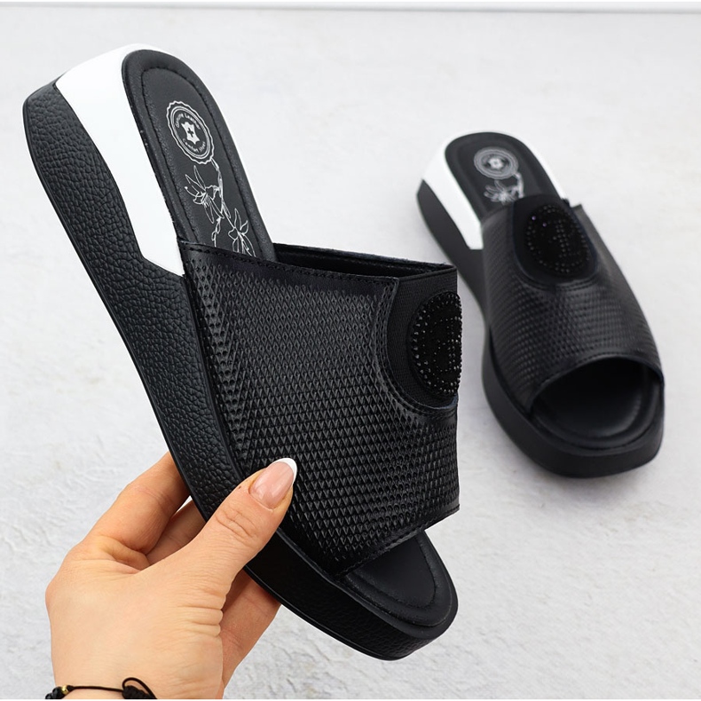 Ženske kožne papuče Udobno crni jezzi 8479 crna 1