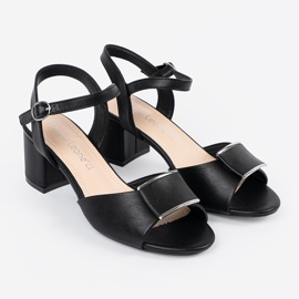 Sergio Leone Sandale na stupu žena s crnom petom na otvorenom crna 1