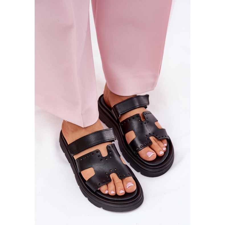 Ženske papuče od prirodne kože na platformi Zazoo 40440 crna 2