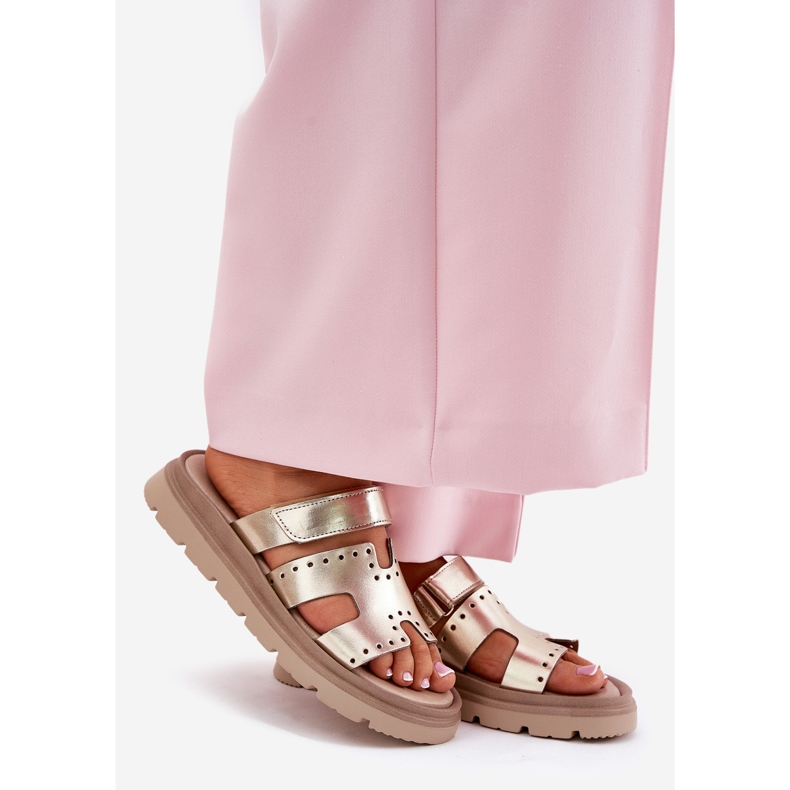 Ženske papuče od prirodne kože na zlatnoj platformi Zazoo 40440 zlatni 1