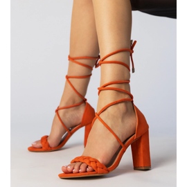 Narančaste sandale na postu 1