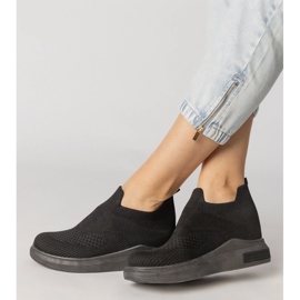 Umetnute tenisice s crnim čarapama crno 2