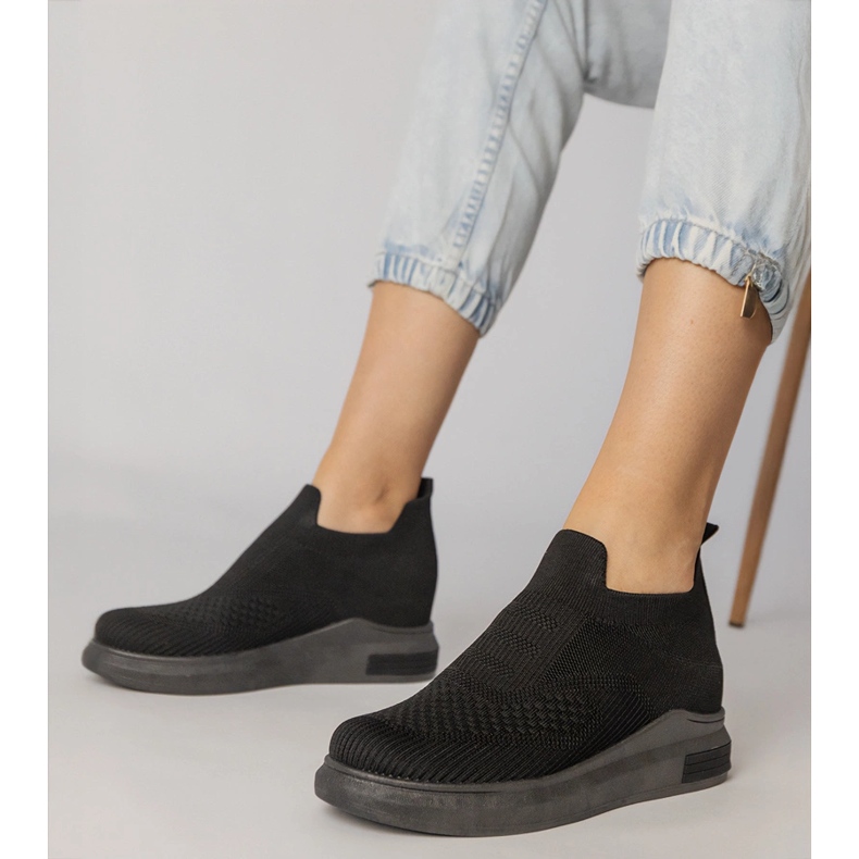 Umetnute tenisice s crnim čarapama crna 1