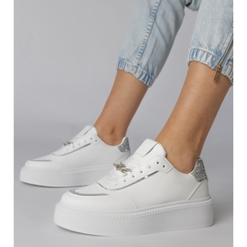 Bijele i srebrne tenisice ukrašene sjajem i cirkonima bijela 1