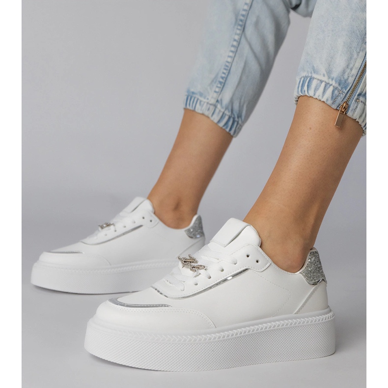 Bijele i srebrne tenisice ukrašene sjajem i cirkonima bijela 1