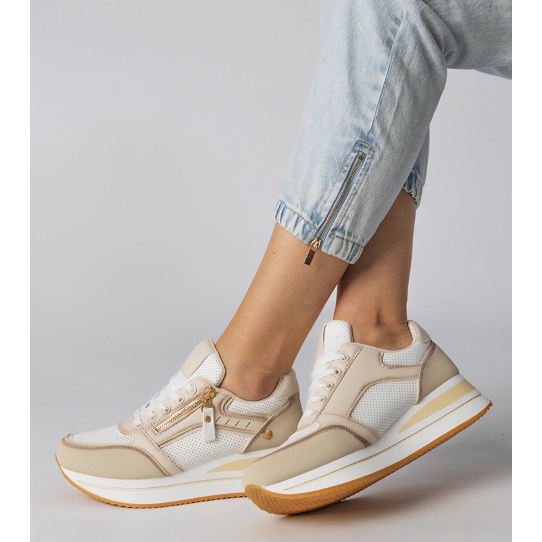 Bež sportske tenisice ukrašene klizačem 2