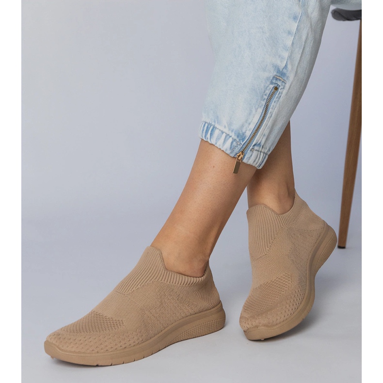 Bež sportske tenisice s gornjim dijelom sockinga 2