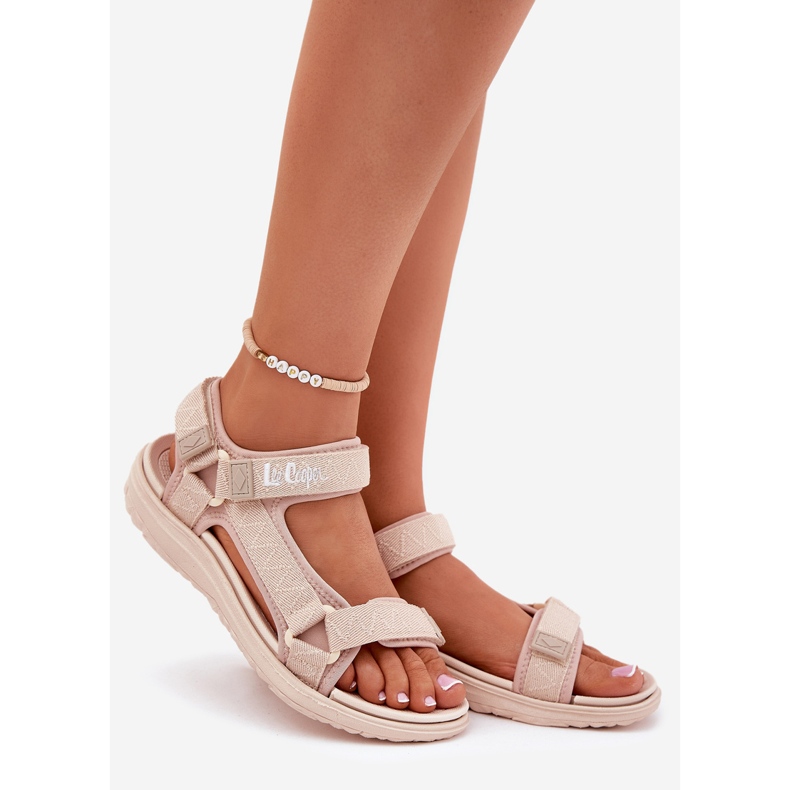 Ženske materijalne sandale za Velcro Lee Cooper LCW-25-34-3560 bež 1