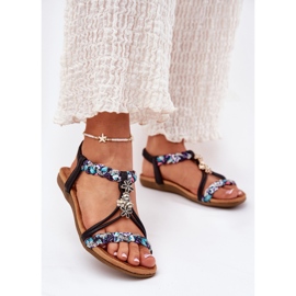 Ravne ženske sandale s pletenim prugama i pinove Artiker 54C1331 Black crna 2