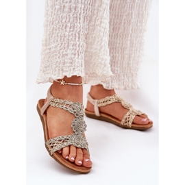 Ravne ženske sandale s čipkastim uzorkom Artiker 56C1281 PLN zlatni 2