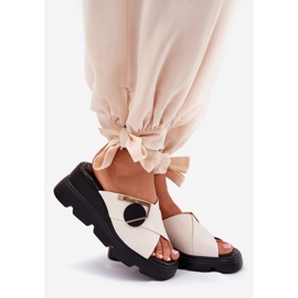 ARTIKER Elegantni kožni ženski klinovi s drevnim ukrasom Artker 56C1585 bež 1