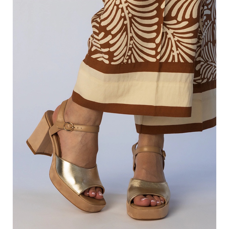 Zlatne ženske sandale na visoku petu zlatna 1