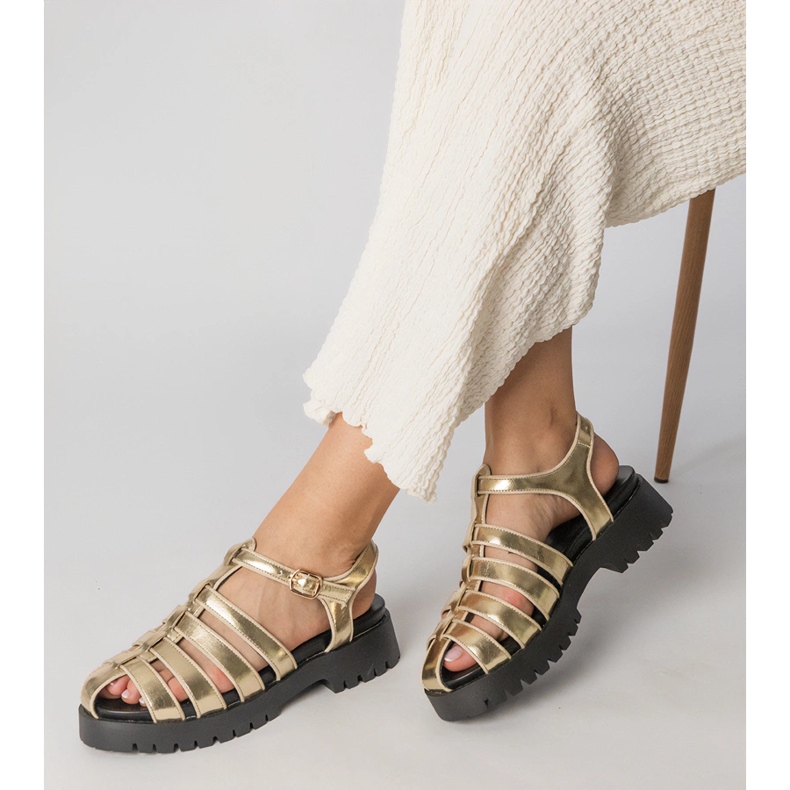 Zlatne sandale na platformi s izgrađenom linijom prsta zlatna 1