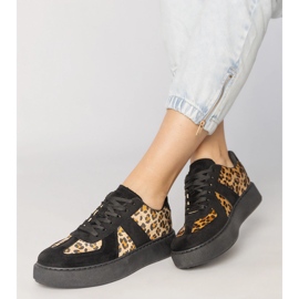 Ženske tenisice u crnim hlačama crno 2