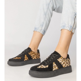 Ženske tenisice u crnim hlačama crno 1